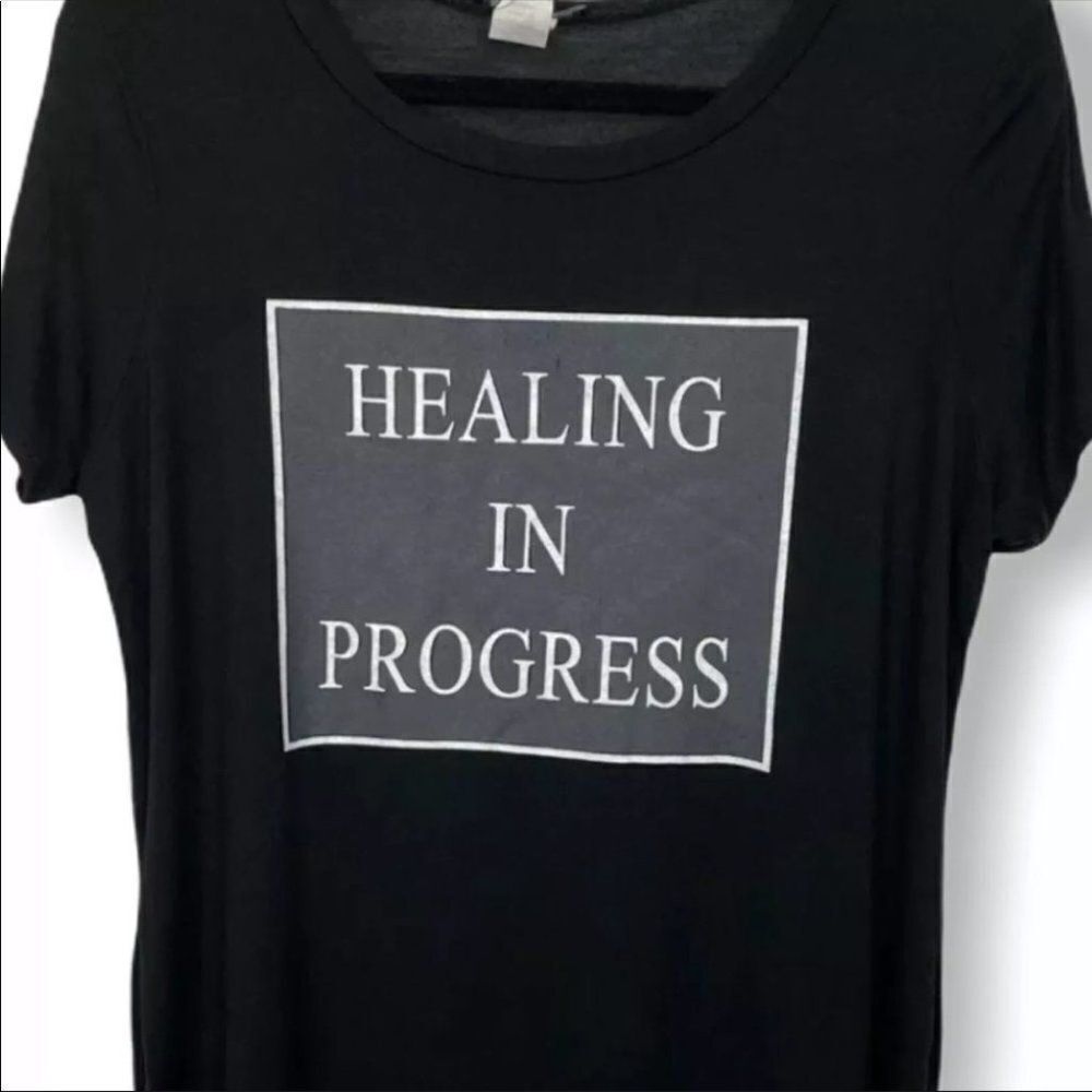 BLVD Women’s M Healing In Progress Top High Low Recover Moving On Strength Power - Picture 2 of 6